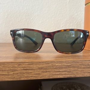 Person 3048 sunglasses